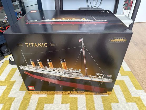 The Titanic box from the front