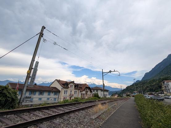 Fin de caténaire suisse et fin du quai