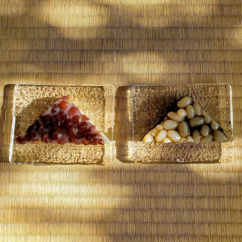 Minatsuki flavoured with yuzu peel and hoji-cha.