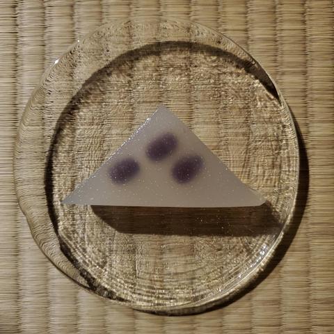 Tsuruya Kakuju-an's version of the minatsuki really does look as if it is crafted from ice.
