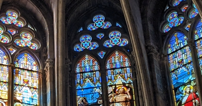 Des vitraux dans l'Église Saint-Louis-des-Chartrons de Bordeaux