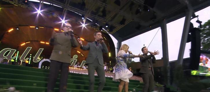 KAJ and presenter singing 
