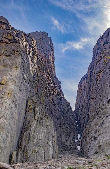side cracks in the incredible narrow steep canyon section below Rimrock Lake. spring skiing occurs in these. can get really windy here we lucked out. 