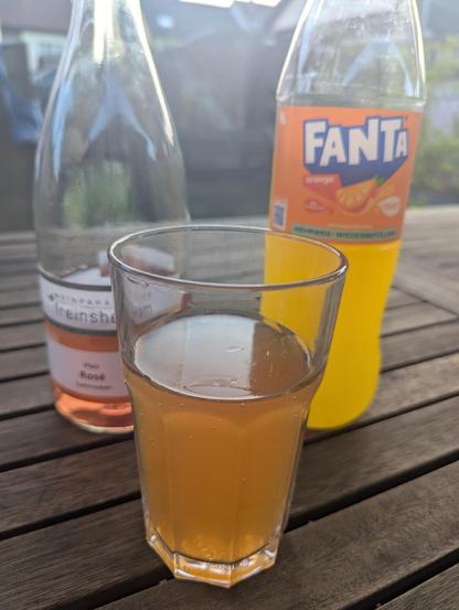 Rosé mit Fanta ist ein Pfirsich bei uns