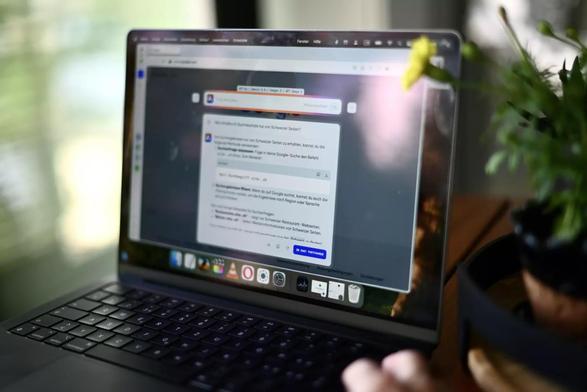 Der Opera-Browser auf dem Macbook gibt Auskunft zum Site-Parameter bei Google.