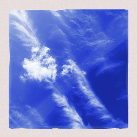 phone camera pointed at the sky filled with high cloud formations formed by fast winds 