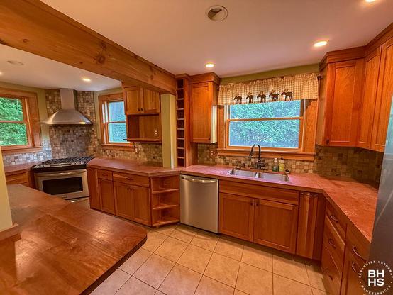 PRICE IMPROVEMENT!
SARANAC LAKE HOME ON OLD LAKE COLBY
Kitchen