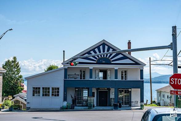 PRICE IMPROVEMENT!
BARN DOOR TAVERN IN ESSEX
Exterior