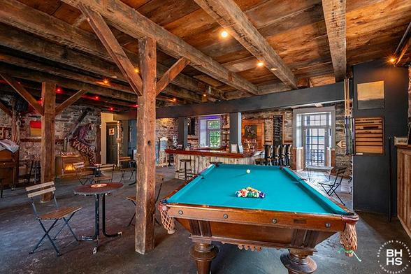 PRICE IMPROVEMENT!
BARN DOOR TAVERN IN ESSEX
Bar Area