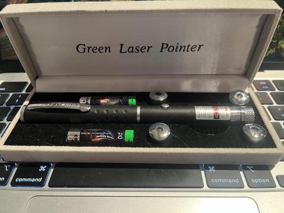 Laserpointer mit Zubehör in einer Schatulle 