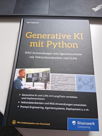 Auf dem Bild ist das Cover des Buches Generative KI mit Python zu sehen. Das Buch ist im Rheinwerk Verlag erschienen und wurde von Bert Gollnick geschrieben.
