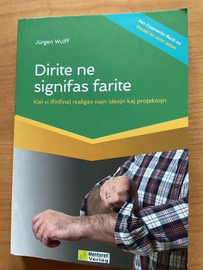 kovrilo de libro de Jürgen Wulff, titolita Dirite ne signifas farite