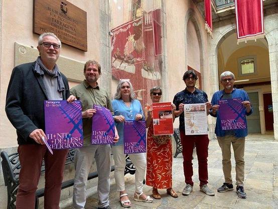@BahaisBarna

En ocasión de la 25anys de AUDIR, 156 de Cataluña Religión, Francesc Torradeflot, fundador de @_AUDIR:  'Cataluña es hoy un ejemplo de diálogo interreligioso gracias a toda la  gente y los líderes religiosos que han hecho posible a lo largo de los  años'.