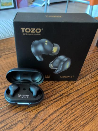 TOZO Golden X1 out of the box