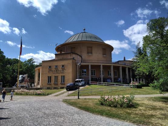 Don't be surprised, from the outside, there is still nothing special about old planetarium building... 