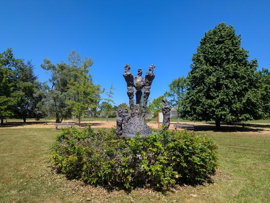 Mémorial en hommage aux Justes parmi les Nations dans la forêt de la Ripaille à Thonon.