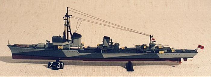 Heller Kriegsmarine Zerstörer Z31 1/400 scale model