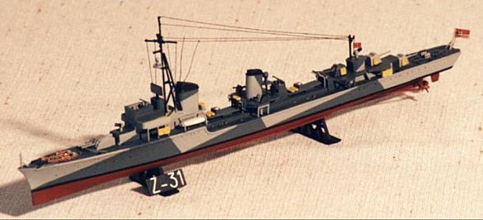 Heller Kriegsmarine Zerstörer Z31 1/400 scale model
