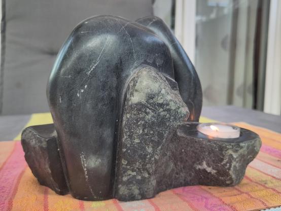 Kerzenhalter aus dunklem Speckstein, "Die Arche"Kunsthandwerk aus 2008