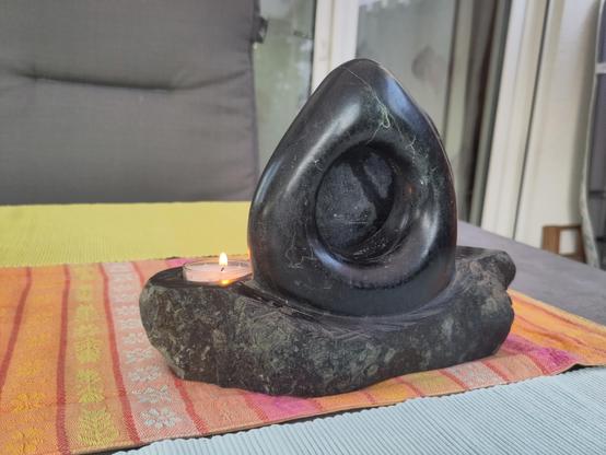 Kerzenhalter aus dunklem Speckstein, "Die Arche"Kunsthandwerk aus 2008