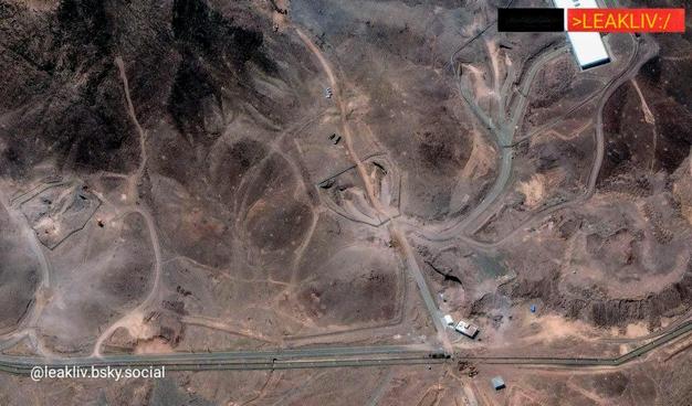 🇮🇷🇺🇸🇮🇱  #Iran has begun rebuilding the Fordow facility.

→ New Maxar #satellite images from June 29 show heavy equipment at the nuclear complex: an excavator and crane are operating directly above the site of the US GBU-57 strike, while a bulldozer and several trucks are visible on the slope. 

• Additional equipment is present at the eastern entrance and near the building damaged by the Israeli raid.

>LEAKLIV:/