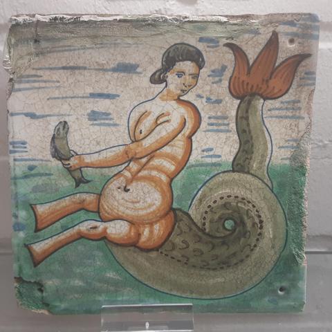 #TilesonTuesday 17thC Dutch polychrome tile.https://nederlandstegelmuseum.nl/