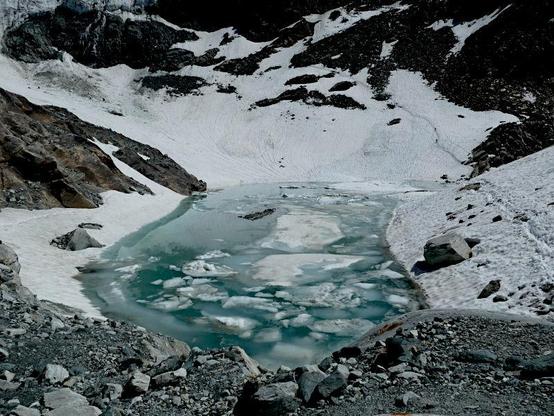 Lago periglaciale alpino
