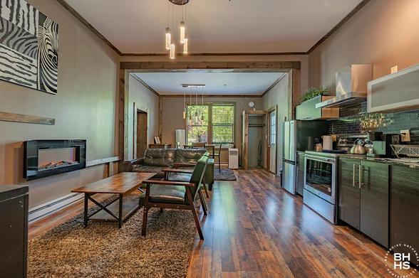 BACK ON THE MARKET!
DOWNHILL 1 CONDO IN LAKE PLACID
Living Room Kitchen