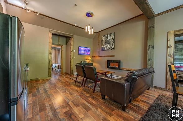 BACK ON THE MARKET!
DOWNHILL 1 CONDO IN LAKE PLACID
Living Room
