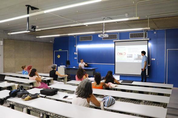 Presentant el projecte "Cultivant la Cultura de Pau a la Comunitat Educativa"