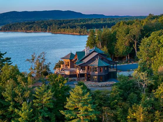 PRICE IMPROVEMENT!
NEWLY BUILT HOME ON LAKE CHAMPLAIN
Exterior