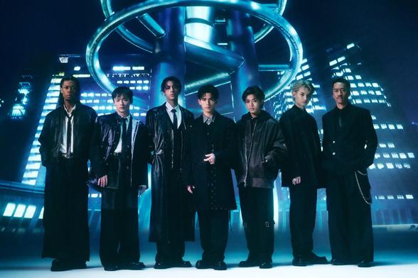 Photo of the seven members of PSYCHIC FEVER from EXILE TRIBE standing next to each other in a futuristic setting. They are dressed in dark clothing, inspired by suits, but with different elements showing their personalities, from leather jackets to extra accessories. © LDH JAPAN