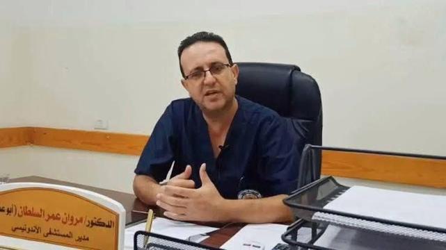 Fotografía do Dr.Marwan Sultan, sentado detrás da mesa do despacho,chea de papeis, falando,ollando á cámara