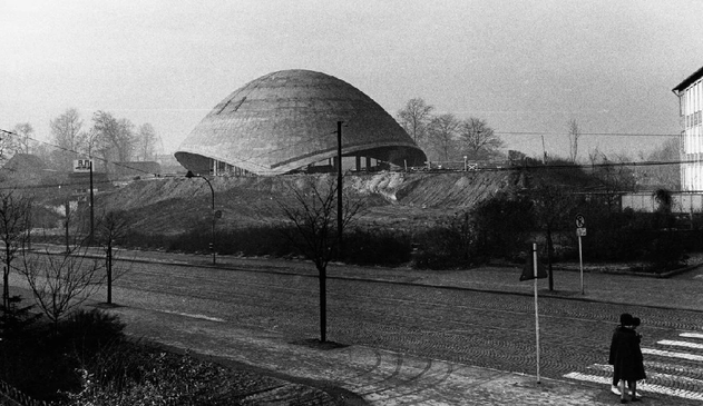 Bild Planetarium Bochum
Schwarz Weiss 1964
Ausschnitt zu Infozwecken

Historisches Dokument der Zeitgeschichte