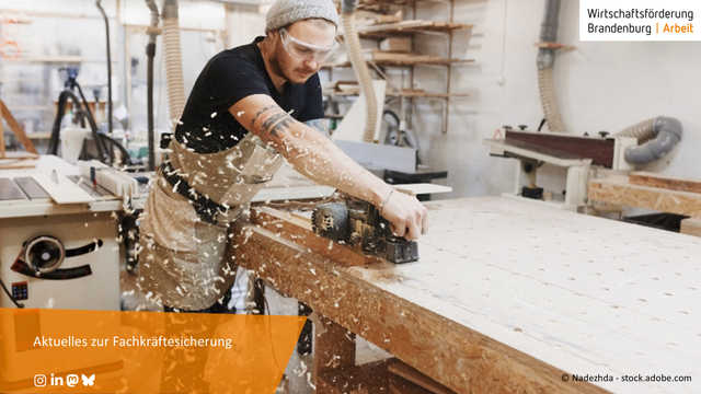 Bild: Handwerker arbeitet in Werkstatt
Bildbeschriftung: Aktuelles zur Fachkräftesicherung