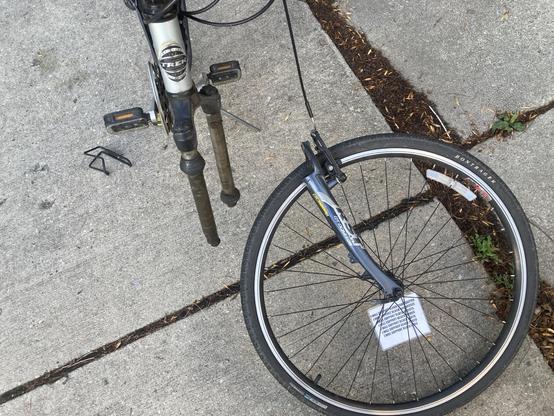 A Trek 7200 hybrid bike with a suspension fork and the wheel/fork has come apart.