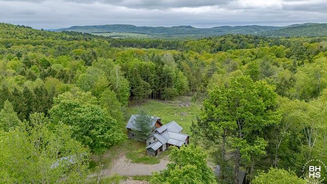 PRICE IMPROVEMENT
ESSEX HOME NESTLED IN THE WOODS
Aerial