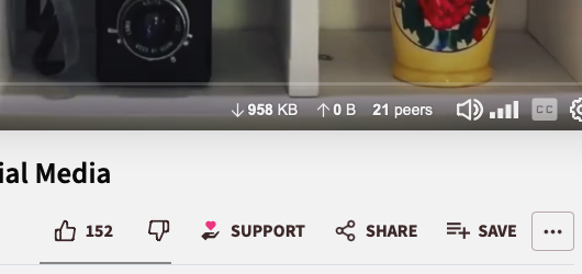 a screenshot of the webpage with my self-hosted PeerTube video promoting the Fediverse. Under the video player there is the information "21 peers" (currently watching) and under it there is something new: a support button - with the icon of an open hand and a heart above it