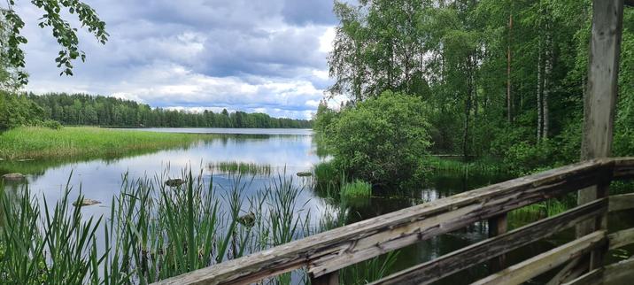 Vesi virtaa järvestä virrankoskeen.