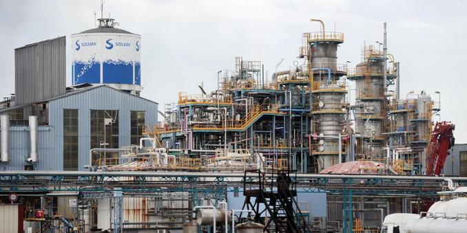 En Europe, les usines de production de PFAs sont principalement localisées en Allemagne, berceau de la chimie industrielle, et en France avec Arkema et Daikin au sud de Lyon mais aussi Chemours et Solvay.