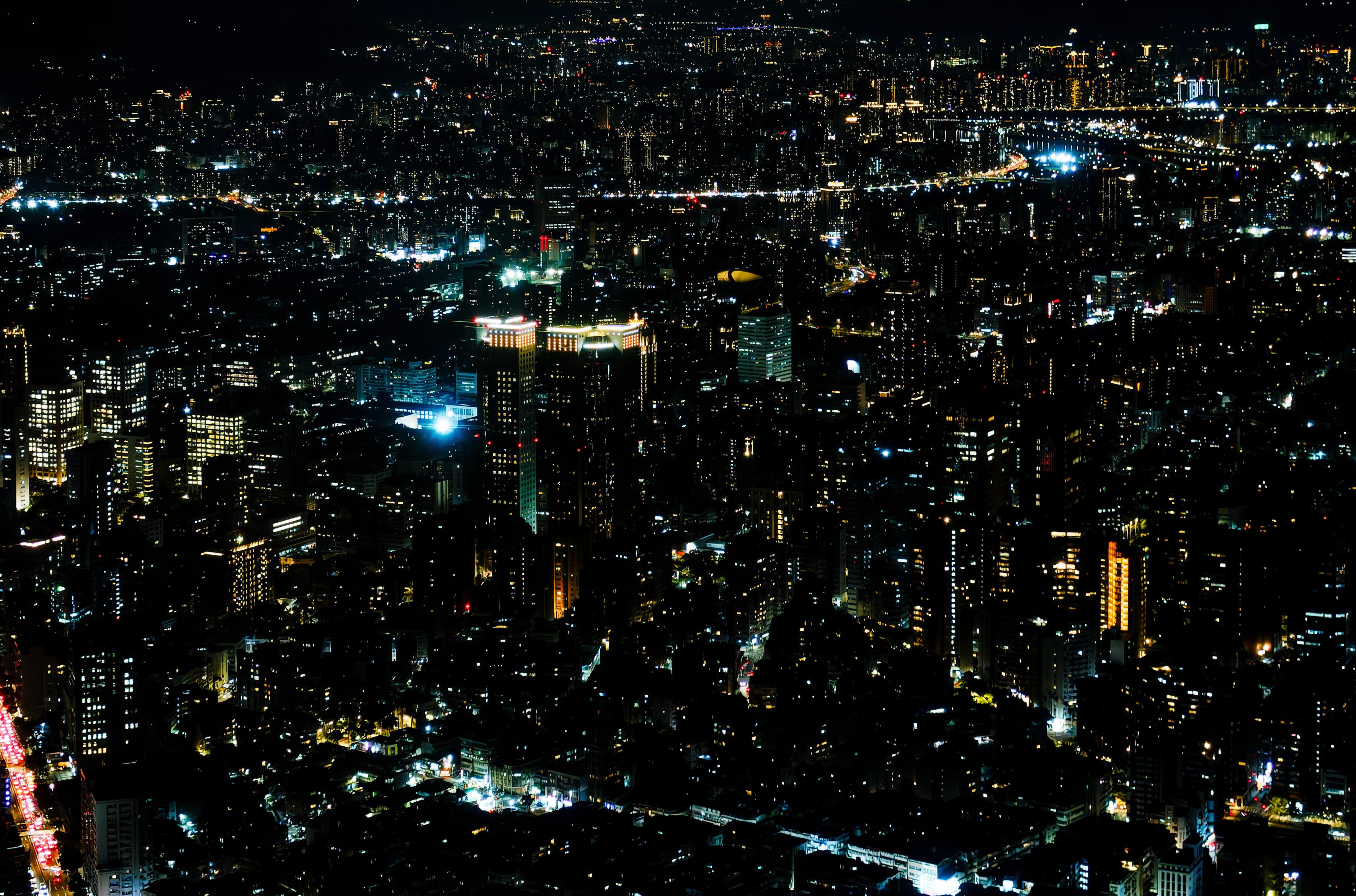 Night aerial of Taipei, shot from Taipei 101’s indoor observation deck. Night aerial of Taipei, shot from Taipei 101’s indoor observation deck.