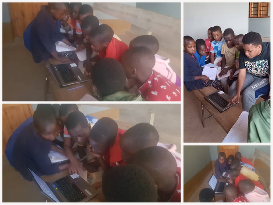 Collage aus 4 Fotos. Alle Fotos zeigen aus verschiedenen den gleichen Raum in Arusha, Tansania. Auf einem Tisch steht ein aufgeklappter Laptop. Davor ein Betreuer mit ca. 10 Kindern und Jugendlichen, die konzentriert auf den Monitor schauen.