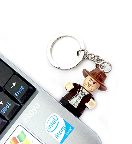 MOC Lego USB Stick in a Lego Minifigure Indy