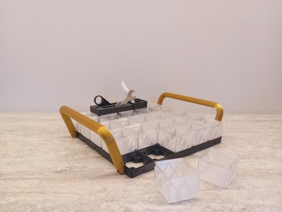 A picture of the gridfinity tray with handles