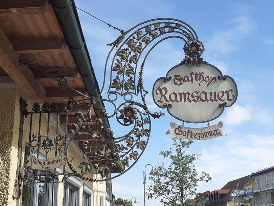 #Ausleger #Nasenzeichen #Zunftzeichen #hangingmetalsign #Neufahrn in #Niederbayern #Germany