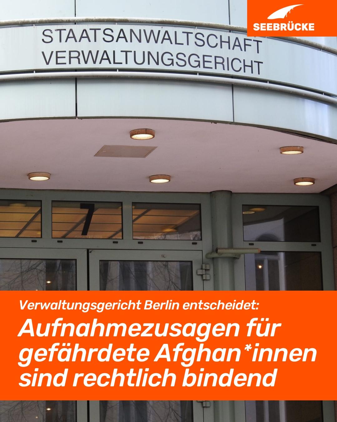 Foto des Verwaltungsgerichts Berlin. In einem orangen Kasten steht "Verwaltungsgericht Berlin entscheidet: Aufnahmezusagen für gefährdete Afghan*innen sind rechtlich bindend". In der rechten oberen Ecke ist das Seebrücke-Logo in weiß auf orange. Foto des Verwaltungsgerichts Berlin. In einem orangen Kasten steht "Verwaltungsgericht Berlin entscheidet: Aufnahmezusagen für gefährdete Afghan*innen sind rechtlich bindend". In der rechten oberen Ecke ist das Seebrücke-Logo in weiß auf orange.