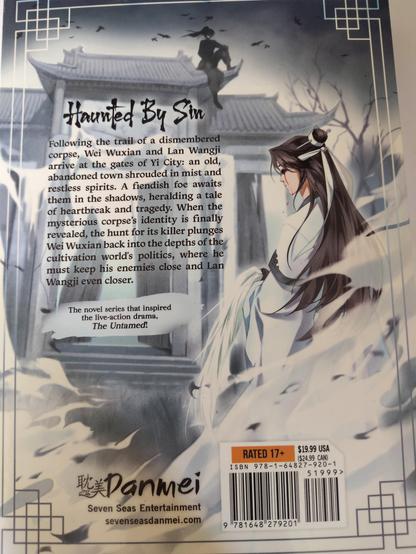 Rückseite Inhaltsangabe:
Following the trail of a dismembered corpse, Wei Wuxian and Lan Wangji arrive at the gates of Yi City: an old, abandoned town shrouded in mist and restless spirits. A fiendish foe awaits them in the shadows, heralding a tale of heartbreak and tragedy. When the mysterious corpse’s identity is finally revealed, the hunt for its killer plunges Wei Wuxian back into the depths of the cultivation world’s politics, where he must keep his enemies close and Lan Wangji even closer.