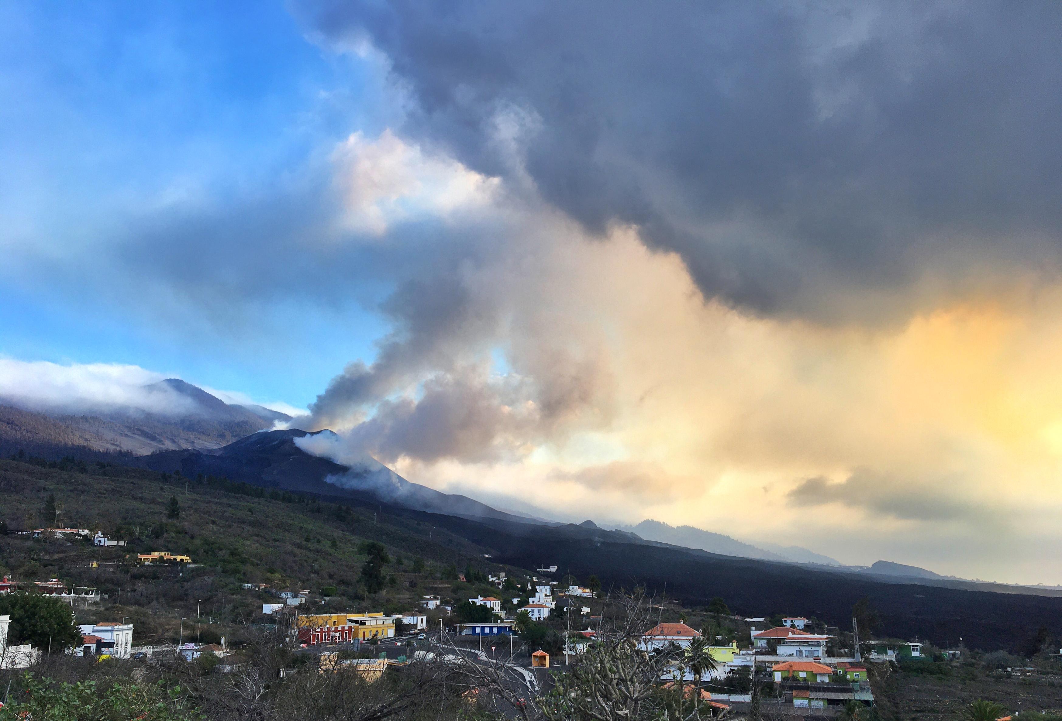 The volcano Tajogaïte on the island of La Palma emitting fumes. The volcano Tajogaïte on the island of La Palma emitting fumes.