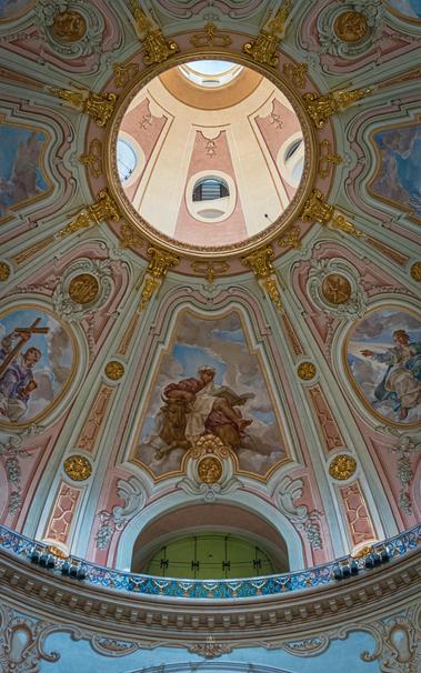 Oculus in the dome of a Baroque church. Church of Our Lady (Frauenkirche), Dresden, 12 Jun 2024. Nikon D5600, Nikkor DX 35 mm ƒ1.8G, ISO 800, ƒ4, -0.7 ev, 1/125s 