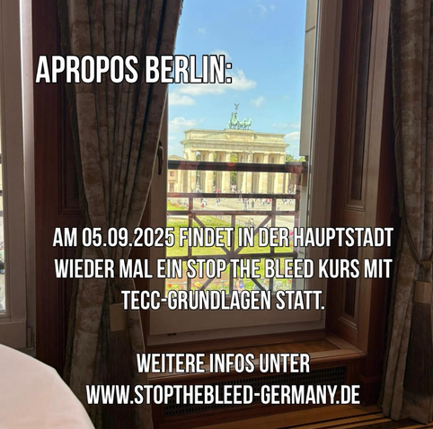 Brandenburger Tor mit Hinweistext auf den Erstehilfe-Kurs „STOP THE BLEED mit TECC-Grundlagen“ am 05.09.2025 in Berlin